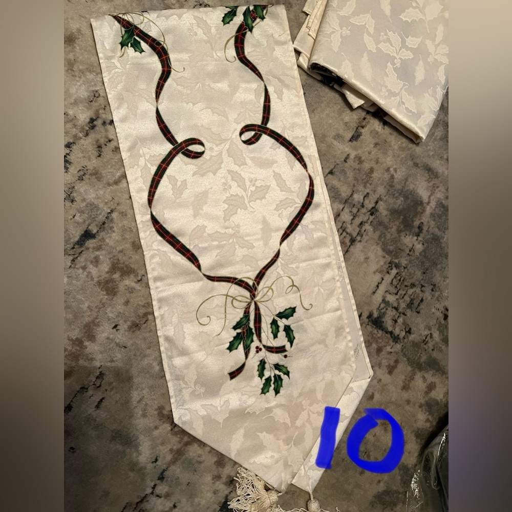 Lenox Holiday Nouveau table Runner